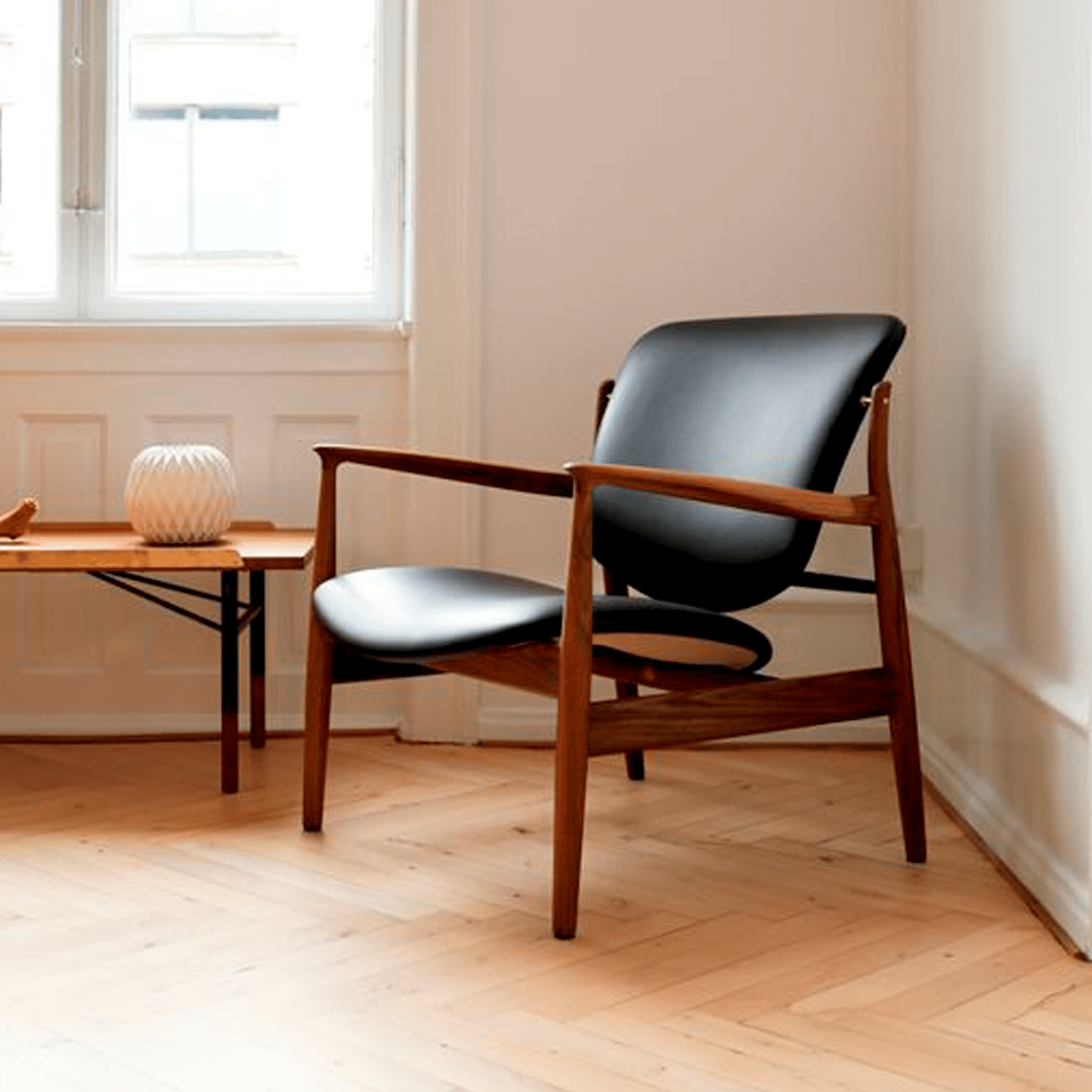 France Chair Finn Juhl Tilbud lige nu FJ136 Køb online